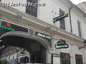 [P12] Hanul cu Tei - Poarta din Str. Blănari are și ea efigia cu inițialele primilor proprietari.  » foto by iulianic
 - 
<span class="allrVoted glyphicon glyphicon-heart hidden" id="av816690"></span>
<a class="m-l-10 hidden" id="sv816690" onclick="voting_Foto_DelVot(,816690,4083)" role="button">șterge vot <span class="glyphicon glyphicon-remove"></span></a>
<a id="v9816690" class=" c-red"  onclick="voting_Foto_SetVot(816690)" role="button"><span class="glyphicon glyphicon-heart-empty"></span> <b>LIKE</b> = Votează poza</a> <img class="hidden"  id="f816690W9" src="/imagini/loader.gif" border="0" /><span class="AjErrMes hidden" id="e816690ErM"></span>