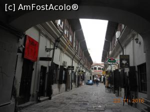 [P09] Hanul cu Tei - Curtea hanului văzută de sub poarta din Str. Lipscani.  » foto by iulianic
 - 
<span class="allrVoted glyphicon glyphicon-heart hidden" id="av816687"></span>
<a class="m-l-10 hidden" id="sv816687" onclick="voting_Foto_DelVot(,816687,4083)" role="button">șterge vot <span class="glyphicon glyphicon-remove"></span></a>
<a id="v9816687" class=" c-red"  onclick="voting_Foto_SetVot(816687)" role="button"><span class="glyphicon glyphicon-heart-empty"></span> <b>LIKE</b> = Votează poza</a> <img class="hidden"  id="f816687W9" src="/imagini/loader.gif" border="0" /><span class="AjErrMes hidden" id="e816687ErM"></span>