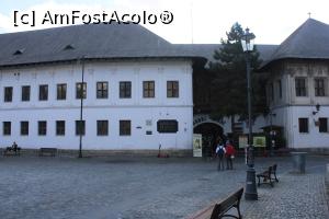 [P01] București, Hanu’ lui Manuc, Fațada » foto by mprofeanu
 - 
<span class="allrVoted glyphicon glyphicon-heart hidden" id="av1332799"></span>
<a class="m-l-10 hidden" id="sv1332799" onclick="voting_Foto_DelVot(,1332799,4083)" role="button">șterge vot <span class="glyphicon glyphicon-remove"></span></a>
<a id="v91332799" class=" c-red"  onclick="voting_Foto_SetVot(1332799)" role="button"><span class="glyphicon glyphicon-heart-empty"></span> <b>LIKE</b> = Votează poza</a> <img class="hidden"  id="f1332799W9" src="/imagini/loader.gif" border="0" /><span class="AjErrMes hidden" id="e1332799ErM"></span>