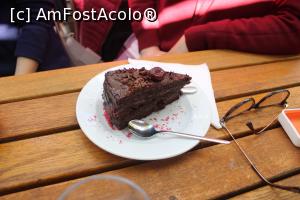 [P19] București, Hanu’ lui Manuc, Tort de ciocolată neagră cu vișine alcoolizate, un desert bun de recomandat » foto by mprofeanu
 - 
<span class="allrVoted glyphicon glyphicon-heart hidden" id="av1332817"></span>
<a class="m-l-10 hidden" id="sv1332817" onclick="voting_Foto_DelVot(,1332817,4083)" role="button">șterge vot <span class="glyphicon glyphicon-remove"></span></a>
<a id="v91332817" class=" c-red"  onclick="voting_Foto_SetVot(1332817)" role="button"><span class="glyphicon glyphicon-heart-empty"></span> <b>LIKE</b> = Votează poza</a> <img class="hidden"  id="f1332817W9" src="/imagini/loader.gif" border="0" /><span class="AjErrMes hidden" id="e1332817ErM"></span>