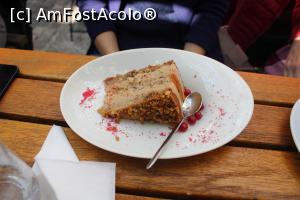 [P20] București, Hanu’ lui Manuc, Tort Serai cu nucă și el gustos dar mult mai bun a fost Tortul de ciocolată neagră.... » foto by mprofeanu
 - 
<span class="allrVoted glyphicon glyphicon-heart hidden" id="av1332818"></span>
<a class="m-l-10 hidden" id="sv1332818" onclick="voting_Foto_DelVot(,1332818,4083)" role="button">șterge vot <span class="glyphicon glyphicon-remove"></span></a>
<a id="v91332818" class=" c-red"  onclick="voting_Foto_SetVot(1332818)" role="button"><span class="glyphicon glyphicon-heart-empty"></span> <b>LIKE</b> = Votează poza</a> <img class="hidden"  id="f1332818W9" src="/imagini/loader.gif" border="0" /><span class="AjErrMes hidden" id="e1332818ErM"></span>