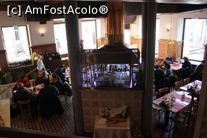 [P09] București, Restaurantul City Grill Covaci, Sala de la parter văzută de pe scara interioară » foto by mprofeanu
 - 
<span class="allrVoted glyphicon glyphicon-heart hidden" id="av1163053"></span>
<a class="m-l-10 hidden" id="sv1163053" onclick="voting_Foto_DelVot(,1163053,4083)" role="button">șterge vot <span class="glyphicon glyphicon-remove"></span></a>
<a id="v91163053" class=" c-red"  onclick="voting_Foto_SetVot(1163053)" role="button"><span class="glyphicon glyphicon-heart-empty"></span> <b>LIKE</b> = Votează poza</a> <img class="hidden"  id="f1163053W9" src="/imagini/loader.gif" border="0" /><span class="AjErrMes hidden" id="e1163053ErM"></span>