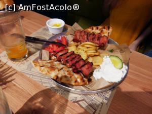 [P04] Nikos greek taverna - souvlaki de pui cu bacon » foto by Dragoș_MD
 - 
<span class="allrVoted glyphicon glyphicon-heart hidden" id="av923598"></span>
<a class="m-l-10 hidden" id="sv923598" onclick="voting_Foto_DelVot(,923598,4083)" role="button">șterge vot <span class="glyphicon glyphicon-remove"></span></a>
<a id="v9923598" class=" c-red"  onclick="voting_Foto_SetVot(923598)" role="button"><span class="glyphicon glyphicon-heart-empty"></span> <b>LIKE</b> = Votează poza</a> <img class="hidden"  id="f923598W9" src="/imagini/loader.gif" border="0" /><span class="AjErrMes hidden" id="e923598ErM"></span>