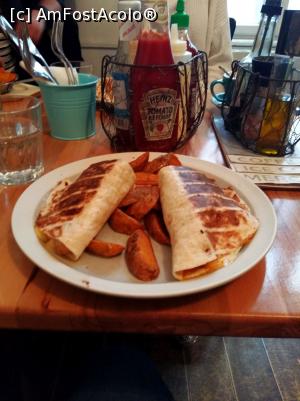 [P07] La Coftale - quesadilla de pui » foto by Dragoș_MD
 - 
<span class="allrVoted glyphicon glyphicon-heart hidden" id="av966301"></span>
<a class="m-l-10 hidden" id="sv966301" onclick="voting_Foto_DelVot(,966301,4083)" role="button">șterge vot <span class="glyphicon glyphicon-remove"></span></a>
<a id="v9966301" class=" c-red"  onclick="voting_Foto_SetVot(966301)" role="button"><span class="glyphicon glyphicon-heart-empty"></span> <b>LIKE</b> = Votează poza</a> <img class="hidden"  id="f966301W9" src="/imagini/loader.gif" border="0" /><span class="AjErrMes hidden" id="e966301ErM"></span>