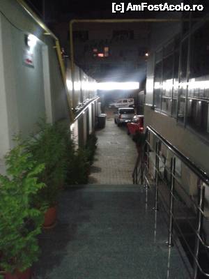 [P12] În curtea restaurantului.  » foto by ariciu*
 - 
<span class="allrVoted glyphicon glyphicon-heart hidden" id="av500673"></span>
<a class="m-l-10 hidden" id="sv500673" onclick="voting_Foto_DelVot(,500673,4083)" role="button">șterge vot <span class="glyphicon glyphicon-remove"></span></a>
<a id="v9500673" class=" c-red"  onclick="voting_Foto_SetVot(500673)" role="button"><span class="glyphicon glyphicon-heart-empty"></span> <b>LIKE</b> = Votează poza</a> <img class="hidden"  id="f500673W9" src="/imagini/loader.gif" border="0" /><span class="AjErrMes hidden" id="e500673ErM"></span>