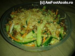 [P17] Detaliere take-away finală: Celebra salată Dalat cu carne de vițel pe care am lăudat-o în review! Delicios!  » foto by ariciu*
 - 
<span class="allrVoted glyphicon glyphicon-heart hidden" id="av500679"></span>
<a class="m-l-10 hidden" id="sv500679" onclick="voting_Foto_DelVot(,500679,4083)" role="button">șterge vot <span class="glyphicon glyphicon-remove"></span></a>
<a id="v9500679" class=" c-red"  onclick="voting_Foto_SetVot(500679)" role="button"><span class="glyphicon glyphicon-heart-empty"></span> <b>LIKE</b> = Votează poza</a> <img class="hidden"  id="f500679W9" src="/imagini/loader.gif" border="0" /><span class="AjErrMes hidden" id="e500679ErM"></span>