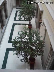 [P11] Hotel Capsa -  o micuta curte interioara vazuta de la etaj » foto by Diaura*
 - 
<span class="allrVoted glyphicon glyphicon-heart hidden" id="av112311"></span>
<a class="m-l-10 hidden" id="sv112311" onclick="voting_Foto_DelVot(,112311,4083)" role="button">șterge vot <span class="glyphicon glyphicon-remove"></span></a>
<a id="v9112311" class=" c-red"  onclick="voting_Foto_SetVot(112311)" role="button"><span class="glyphicon glyphicon-heart-empty"></span> <b>LIKE</b> = Votează poza</a> <img class="hidden"  id="f112311W9" src="/imagini/loader.gif" border="0" /><span class="AjErrMes hidden" id="e112311ErM"></span>