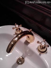 [P09] Hotel Capsa - desi noi, instalatiile sanitare pastreaza aerul de epoca » foto by Diaura*
 - 
<span class="allrVoted glyphicon glyphicon-heart hidden" id="av112308"></span>
<a class="m-l-10 hidden" id="sv112308" onclick="voting_Foto_DelVot(,112308,4083)" role="button">șterge vot <span class="glyphicon glyphicon-remove"></span></a>
<a id="v9112308" class=" c-red"  onclick="voting_Foto_SetVot(112308)" role="button"><span class="glyphicon glyphicon-heart-empty"></span> <b>LIKE</b> = Votează poza</a> <img class="hidden"  id="f112308W9" src="/imagini/loader.gif" border="0" /><span class="AjErrMes hidden" id="e112308ErM"></span>