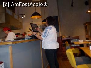 [P11] Fata care ne-a servit. » foto by Zoazore
 - 
<span class="allrVoted glyphicon glyphicon-heart hidden" id="av1298062"></span>
<a class="m-l-10 hidden" id="sv1298062" onclick="voting_Foto_DelVot(,1298062,4083)" role="button">șterge vot <span class="glyphicon glyphicon-remove"></span></a>
<a id="v91298062" class=" c-red"  onclick="voting_Foto_SetVot(1298062)" role="button"><span class="glyphicon glyphicon-heart-empty"></span> <b>LIKE</b> = Votează poza</a> <img class="hidden"  id="f1298062W9" src="/imagini/loader.gif" border="0" /><span class="AjErrMes hidden" id="e1298062ErM"></span>