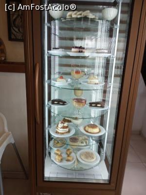 [P12] Vitrina cu minuni dulci » foto by Zoazore
 - 
<span class="allrVoted glyphicon glyphicon-heart hidden" id="av1354502"></span>
<a class="m-l-10 hidden" id="sv1354502" onclick="voting_Foto_DelVot(,1354502,4083)" role="button">șterge vot <span class="glyphicon glyphicon-remove"></span></a>
<a id="v91354502" class=" c-red"  onclick="voting_Foto_SetVot(1354502)" role="button"><span class="glyphicon glyphicon-heart-empty"></span> <b>LIKE</b> = Votează poza</a> <img class="hidden"  id="f1354502W9" src="/imagini/loader.gif" border="0" /><span class="AjErrMes hidden" id="e1354502ErM"></span>