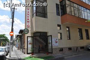 [P03] Intrarea in local! La demisol e taverna, la parter e barul și la etaj e restaurantul.  » foto by Zoazore <span class="label label-default labelC_thin small">NEVOTABILĂ</span>