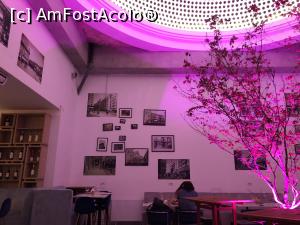 [P22] Calea Victoriei seara - Restaurantul Dragomir Niculescu, prin restaurant si pe pereti poze de istorie a orasului Bucuresti » foto by mishu
 - 
<span class="allrVoted glyphicon glyphicon-heart hidden" id="av1191569"></span>
<a class="m-l-10 hidden" id="sv1191569" onclick="voting_Foto_DelVot(,1191569,4083)" role="button">șterge vot <span class="glyphicon glyphicon-remove"></span></a>
<a id="v91191569" class=" c-red"  onclick="voting_Foto_SetVot(1191569)" role="button"><span class="glyphicon glyphicon-heart-empty"></span> <b>LIKE</b> = Votează poza</a> <img class="hidden"  id="f1191569W9" src="/imagini/loader.gif" border="0" /><span class="AjErrMes hidden" id="e1191569ErM"></span>