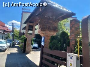 [P01] Restaurant Casa Jienilor - poarta de intrare » foto by mishu
 - 
<span class="allrVoted glyphicon glyphicon-heart hidden" id="av1329316"></span>
<a class="m-l-10 hidden" id="sv1329316" onclick="voting_Foto_DelVot(,1329316,4083)" role="button">șterge vot <span class="glyphicon glyphicon-remove"></span></a>
<a id="v91329316" class=" c-red"  onclick="voting_Foto_SetVot(1329316)" role="button"><span class="glyphicon glyphicon-heart-empty"></span> <b>LIKE</b> = Votează poza</a> <img class="hidden"  id="f1329316W9" src="/imagini/loader.gif" border="0" /><span class="AjErrMes hidden" id="e1329316ErM"></span>