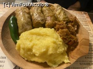 [P24] Restaurant Burebista -portia de sarmale » foto by mishu
 - 
<span class="allrVoted glyphicon glyphicon-heart hidden" id="av1337929"></span>
<a class="m-l-10 hidden" id="sv1337929" onclick="voting_Foto_DelVot(,1337929,4083)" role="button">șterge vot <span class="glyphicon glyphicon-remove"></span></a>
<a id="v91337929" class=" c-red"  onclick="voting_Foto_SetVot(1337929)" role="button"><span class="glyphicon glyphicon-heart-empty"></span> <b>LIKE</b> = Votează poza</a> <img class="hidden"  id="f1337929W9" src="/imagini/loader.gif" border="0" /><span class="AjErrMes hidden" id="e1337929ErM"></span>