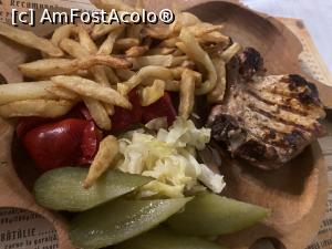 [P26] Restaurant Burebista - portia sotului » foto by mishu
 - 
<span class="allrVoted glyphicon glyphicon-heart hidden" id="av1337931"></span>
<a class="m-l-10 hidden" id="sv1337931" onclick="voting_Foto_DelVot(,1337931,4083)" role="button">șterge vot <span class="glyphicon glyphicon-remove"></span></a>
<a id="v91337931" class=" c-red"  onclick="voting_Foto_SetVot(1337931)" role="button"><span class="glyphicon glyphicon-heart-empty"></span> <b>LIKE</b> = Votează poza</a> <img class="hidden"  id="f1337931W9" src="/imagini/loader.gif" border="0" /><span class="AjErrMes hidden" id="e1337931ErM"></span>