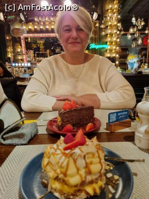 [P35] Restaurant Biutiful - si eu cu ispitele in fata mea » foto by mishu
 - 
<span class="allrVoted glyphicon glyphicon-heart hidden" id="av1347609"></span>
<a class="m-l-10 hidden" id="sv1347609" onclick="voting_Foto_DelVot(,1347609,4083)" role="button">șterge vot <span class="glyphicon glyphicon-remove"></span></a>
<a id="v91347609" class=" c-red"  onclick="voting_Foto_SetVot(1347609)" role="button"><span class="glyphicon glyphicon-heart-empty"></span> <b>LIKE</b> = Votează poza</a> <img class="hidden"  id="f1347609W9" src="/imagini/loader.gif" border="0" /><span class="AjErrMes hidden" id="e1347609ErM"></span>