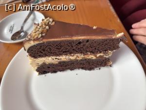 [P24] Restaurant La Mama - Tort snikers » foto by mishu
 - 
<span class="allrVoted glyphicon glyphicon-heart hidden" id="av1469235"></span>
<a class="m-l-10 hidden" id="sv1469235" onclick="voting_Foto_DelVot(,1469235,4083)" role="button">șterge vot <span class="glyphicon glyphicon-remove"></span></a>
<a id="v91469235" class=" c-red"  onclick="voting_Foto_SetVot(1469235)" role="button"><span class="glyphicon glyphicon-heart-empty"></span> <b>LIKE</b> = Votează poza</a> <img class="hidden"  id="f1469235W9" src="/imagini/loader.gif" border="0" /><span class="AjErrMes hidden" id="e1469235ErM"></span>