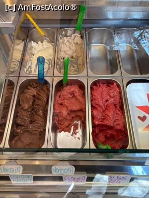 [P14] La Dolce Milano - vitrina cu produse » foto by mishu
 - 
<span class="allrVoted glyphicon glyphicon-heart hidden" id="av1475138"></span>
<a class="m-l-10 hidden" id="sv1475138" onclick="voting_Foto_DelVot(,1475138,4083)" role="button">șterge vot <span class="glyphicon glyphicon-remove"></span></a>
<a id="v91475138" class=" c-red"  onclick="voting_Foto_SetVot(1475138)" role="button"><span class="glyphicon glyphicon-heart-empty"></span> <b>LIKE</b> = Votează poza</a> <img class="hidden"  id="f1475138W9" src="/imagini/loader.gif" border="0" /><span class="AjErrMes hidden" id="e1475138ErM"></span>