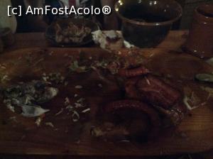 [P29] Restaurantul Excalibur - in final a ramas doar un pui si in rest platoul este gol.  » foto by mishu
 - 
<span class="allrVoted glyphicon glyphicon-heart hidden" id="av748910"></span>
<a class="m-l-10 hidden" id="sv748910" onclick="voting_Foto_DelVot(,748910,4083)" role="button">șterge vot <span class="glyphicon glyphicon-remove"></span></a>
<a id="v9748910" class=" c-red"  onclick="voting_Foto_SetVot(748910)" role="button"><span class="glyphicon glyphicon-heart-empty"></span> <b>LIKE</b> = Votează poza</a> <img class="hidden"  id="f748910W9" src="/imagini/loader.gif" border="0" /><span class="AjErrMes hidden" id="e748910ErM"></span>