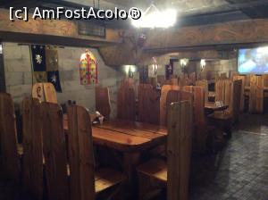 [P31] Restaurantul Excalibur - pe fundal se vede si un ecran TV ca doar la meci merge Berea mai cu foc.  » foto by mishu
 - 
<span class="allrVoted glyphicon glyphicon-heart hidden" id="av748912"></span>
<a class="m-l-10 hidden" id="sv748912" onclick="voting_Foto_DelVot(,748912,4083)" role="button">șterge vot <span class="glyphicon glyphicon-remove"></span></a>
<a id="v9748912" class=" c-red"  onclick="voting_Foto_SetVot(748912)" role="button"><span class="glyphicon glyphicon-heart-empty"></span> <b>LIKE</b> = Votează poza</a> <img class="hidden"  id="f748912W9" src="/imagini/loader.gif" border="0" /><span class="AjErrMes hidden" id="e748912ErM"></span>