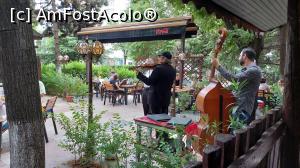 [P07] Restaurantul Burebista Tradițional - orchestra care a încercat să ne asasineze... » foto by Carmen Ion
 - 
<span class="allrVoted glyphicon glyphicon-heart hidden" id="av1370336"></span>
<a class="m-l-10 hidden" id="sv1370336" onclick="voting_Foto_DelVot(,1370336,4083)" role="button">șterge vot <span class="glyphicon glyphicon-remove"></span></a>
<a id="v91370336" class=" c-red"  onclick="voting_Foto_SetVot(1370336)" role="button"><span class="glyphicon glyphicon-heart-empty"></span> <b>LIKE</b> = Votează poza</a> <img class="hidden"  id="f1370336W9" src="/imagini/loader.gif" border="0" /><span class="AjErrMes hidden" id="e1370336ErM"></span>