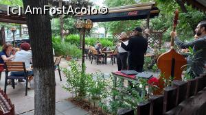 [P08] Restaurantul Burebista Tradițional - orchestra » foto by Carmen Ion
 - 
<span class="allrVoted glyphicon glyphicon-heart hidden" id="av1370337"></span>
<a class="m-l-10 hidden" id="sv1370337" onclick="voting_Foto_DelVot(,1370337,4083)" role="button">șterge vot <span class="glyphicon glyphicon-remove"></span></a>
<a id="v91370337" class=" c-red"  onclick="voting_Foto_SetVot(1370337)" role="button"><span class="glyphicon glyphicon-heart-empty"></span> <b>LIKE</b> = Votează poza</a> <img class="hidden"  id="f1370337W9" src="/imagini/loader.gif" border="0" /><span class="AjErrMes hidden" id="e1370337ErM"></span>