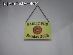[P12] Imediat cum intrăm în hol suntem informaţi că Garlic Pub a fost fondat în 2005. » foto by Carmen Ion
 - 
<span class="allrVoted glyphicon glyphicon-heart hidden" id="av834335"></span>
<a class="m-l-10 hidden" id="sv834335" onclick="voting_Foto_DelVot(,834335,4083)" role="button">șterge vot <span class="glyphicon glyphicon-remove"></span></a>
<a id="v9834335" class=" c-red"  onclick="voting_Foto_SetVot(834335)" role="button"><span class="glyphicon glyphicon-heart-empty"></span> <b>LIKE</b> = Votează poza</a> <img class="hidden"  id="f834335W9" src="/imagini/loader.gif" border="0" /><span class="AjErrMes hidden" id="e834335ErM"></span>