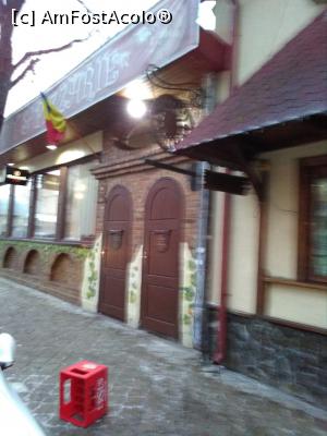 [P06] Garlic Pub - exteriorul.  » foto by Carmen Ion
 - 
<span class="allrVoted glyphicon glyphicon-heart hidden" id="av834329"></span>
<a class="m-l-10 hidden" id="sv834329" onclick="voting_Foto_DelVot(,834329,4083)" role="button">șterge vot <span class="glyphicon glyphicon-remove"></span></a>
<a id="v9834329" class=" c-red"  onclick="voting_Foto_SetVot(834329)" role="button"><span class="glyphicon glyphicon-heart-empty"></span> <b>LIKE</b> = Votează poza</a> <img class="hidden"  id="f834329W9" src="/imagini/loader.gif" border="0" /><span class="AjErrMes hidden" id="e834329ErM"></span>