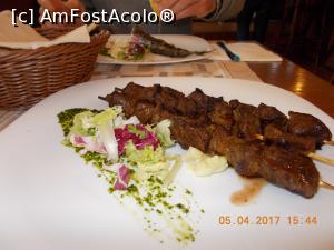 [P23] Trei frigărui de miel.  » foto by elviramvio
 - 
<span class="allrVoted glyphicon glyphicon-heart hidden" id="av845355"></span>
<a class="m-l-10 hidden" id="sv845355" onclick="voting_Foto_DelVot(,845355,4083)" role="button">șterge vot <span class="glyphicon glyphicon-remove"></span></a>
<a id="v9845355" class=" c-red"  onclick="voting_Foto_SetVot(845355)" role="button"><span class="glyphicon glyphicon-heart-empty"></span> <b>LIKE</b> = Votează poza</a> <img class="hidden"  id="f845355W9" src="/imagini/loader.gif" border="0" /><span class="AjErrMes hidden" id="e845355ErM"></span>
