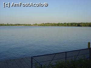 [P01] Lacul Herăstrău, la debarcader, pe malul căruia este Berăria H » foto by ANILU
 - 
<span class="allrVoted glyphicon glyphicon-heart hidden" id="av772516"></span>
<a class="m-l-10 hidden" id="sv772516" onclick="voting_Foto_DelVot(,772516,4083)" role="button">șterge vot <span class="glyphicon glyphicon-remove"></span></a>
<a id="v9772516" class=" c-red"  onclick="voting_Foto_SetVot(772516)" role="button"><span class="glyphicon glyphicon-heart-empty"></span> <b>LIKE</b> = Votează poza</a> <img class="hidden"  id="f772516W9" src="/imagini/loader.gif" border="0" /><span class="AjErrMes hidden" id="e772516ErM"></span>
