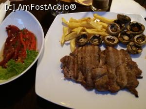 [P10] Ceafă cu ciuperci la grătar, cartofi și ardei copți » foto by diana2015
 - 
<span class="allrVoted glyphicon glyphicon-heart hidden" id="av1035766"></span>
<a class="m-l-10 hidden" id="sv1035766" onclick="voting_Foto_DelVot(,1035766,4083)" role="button">șterge vot <span class="glyphicon glyphicon-remove"></span></a>
<a id="v91035766" class=" c-red"  onclick="voting_Foto_SetVot(1035766)" role="button"><span class="glyphicon glyphicon-heart-empty"></span> <b>LIKE</b> = Votează poza</a> <img class="hidden"  id="f1035766W9" src="/imagini/loader.gif" border="0" /><span class="AjErrMes hidden" id="e1035766ErM"></span>