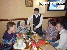 [P20] Restaurantul La Sediu - Chelnerul care ne-a servit. » foto by Horia
 - 
<span class="allrVoted glyphicon glyphicon-heart hidden" id="av171896"></span>
<a class="m-l-10 hidden" id="sv171896" onclick="voting_Foto_DelVot(,171896,4083)" role="button">șterge vot <span class="glyphicon glyphicon-remove"></span></a>
<a id="v9171896" class=" c-red"  onclick="voting_Foto_SetVot(171896)" role="button"><span class="glyphicon glyphicon-heart-empty"></span> <b>LIKE</b> = Votează poza</a> <img class="hidden"  id="f171896W9" src="/imagini/loader.gif" border="0" /><span class="AjErrMes hidden" id="e171896ErM"></span>