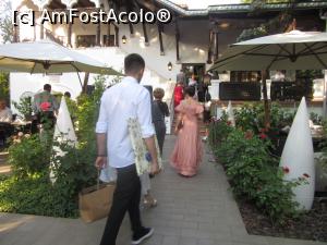 [P15] Nuntaşi spre saloanele restaurantului » foto by Michi
 - 
<span class="allrVoted glyphicon glyphicon-heart hidden" id="av1313423"></span>
<a class="m-l-10 hidden" id="sv1313423" onclick="voting_Foto_DelVot(,1313423,4083)" role="button">șterge vot <span class="glyphicon glyphicon-remove"></span></a>
<a id="v91313423" class=" c-red"  onclick="voting_Foto_SetVot(1313423)" role="button"><span class="glyphicon glyphicon-heart-empty"></span> <b>LIKE</b> = Votează poza</a> <img class="hidden"  id="f1313423W9" src="/imagini/loader.gif" border="0" /><span class="AjErrMes hidden" id="e1313423ErM"></span>