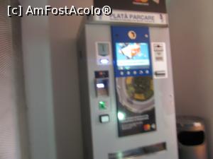 [P31] Automat de bilete nefuncţional în garaj » foto by Michi
 - 
<span class="allrVoted glyphicon glyphicon-heart hidden" id="av1348359"></span>
<a class="m-l-10 hidden" id="sv1348359" onclick="voting_Foto_DelVot(,1348359,4083)" role="button">șterge vot <span class="glyphicon glyphicon-remove"></span></a>
<a id="v91348359" class=" c-red"  onclick="voting_Foto_SetVot(1348359)" role="button"><span class="glyphicon glyphicon-heart-empty"></span> <b>LIKE</b> = Votează poza</a> <img class="hidden"  id="f1348359W9" src="/imagini/loader.gif" border="0" /><span class="AjErrMes hidden" id="e1348359ErM"></span>