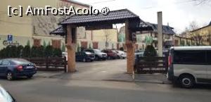 [P02] Casa Jienilor Agricultori intrare în curte » foto by Michi
 - 
<span class="allrVoted glyphicon glyphicon-heart hidden" id="av1404918"></span>
<a class="m-l-10 hidden" id="sv1404918" onclick="voting_Foto_DelVot(,1404918,4083)" role="button">șterge vot <span class="glyphicon glyphicon-remove"></span></a>
<a id="v91404918" class=" c-red"  onclick="voting_Foto_SetVot(1404918)" role="button"><span class="glyphicon glyphicon-heart-empty"></span> <b>LIKE</b> = Votează poza</a> <img class="hidden"  id="f1404918W9" src="/imagini/loader.gif" border="0" /><span class="AjErrMes hidden" id="e1404918ErM"></span>
