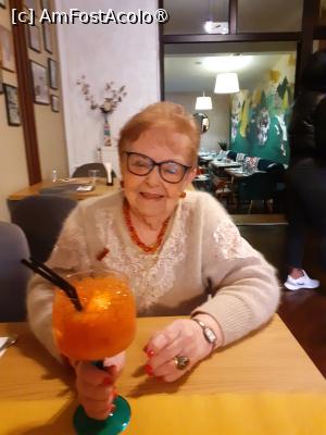 [P15] Mama Michi cu un Campari mare » foto by Michi
 - 
<span class="allrVoted glyphicon glyphicon-heart hidden" id="av1410198"></span>
<a class="m-l-10 hidden" id="sv1410198" onclick="voting_Foto_DelVot(,1410198,4083)" role="button">șterge vot <span class="glyphicon glyphicon-remove"></span></a>
<a id="v91410198" class=" c-red"  onclick="voting_Foto_SetVot(1410198)" role="button"><span class="glyphicon glyphicon-heart-empty"></span> <b>LIKE</b> = Votează poza</a> <img class="hidden"  id="f1410198W9" src="/imagini/loader.gif" border="0" /><span class="AjErrMes hidden" id="e1410198ErM"></span>