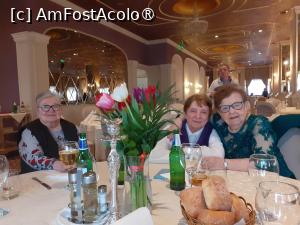 [P10] Eu cu foste colege de serviciu » foto by Michi
 - 
<span class="allrVoted glyphicon glyphicon-heart hidden" id="av1417994"></span>
<a class="m-l-10 hidden" id="sv1417994" onclick="voting_Foto_DelVot(,1417994,4083)" role="button">șterge vot <span class="glyphicon glyphicon-remove"></span></a>
<a id="v91417994" class=" c-red"  onclick="voting_Foto_SetVot(1417994)" role="button"><span class="glyphicon glyphicon-heart-empty"></span> <b>LIKE</b> = Votează poza</a> <img class="hidden"  id="f1417994W9" src="/imagini/loader.gif" border="0" /><span class="AjErrMes hidden" id="e1417994ErM"></span>