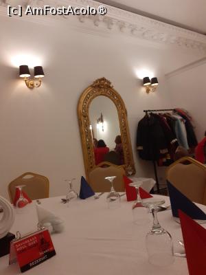 [P12] Salonul Royal unde am mâncat » foto by Michi
 - 
<span class="allrVoted glyphicon glyphicon-heart hidden" id="av1477671"></span>
<a class="m-l-10 hidden" id="sv1477671" onclick="voting_Foto_DelVot(,1477671,4083)" role="button">șterge vot <span class="glyphicon glyphicon-remove"></span></a>
<a id="v91477671" class=" c-red"  onclick="voting_Foto_SetVot(1477671)" role="button"><span class="glyphicon glyphicon-heart-empty"></span> <b>LIKE</b> = Votează poza</a> <img class="hidden"  id="f1477671W9" src="/imagini/loader.gif" border="0" /><span class="AjErrMes hidden" id="e1477671ErM"></span>
