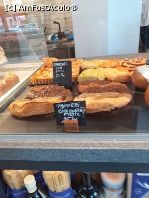 [P12] Vitrine, bar, etajere cu oferte multicolore » foto by Michi
 - 
<span class="allrVoted glyphicon glyphicon-heart hidden" id="av1481997"></span>
<a class="m-l-10 hidden" id="sv1481997" onclick="voting_Foto_DelVot(,1481997,4083)" role="button">șterge vot <span class="glyphicon glyphicon-remove"></span></a>
<a id="v91481997" class=" c-red"  onclick="voting_Foto_SetVot(1481997)" role="button"><span class="glyphicon glyphicon-heart-empty"></span> <b>LIKE</b> = Votează poza</a> <img class="hidden"  id="f1481997W9" src="/imagini/loader.gif" border="0" /><span class="AjErrMes hidden" id="e1481997ErM"></span>