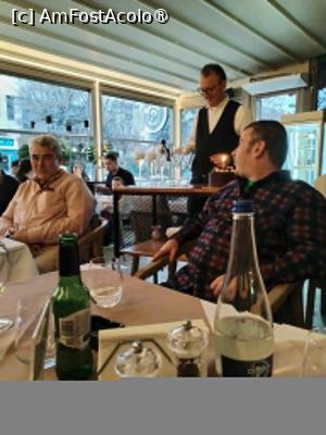 [P21] Chelnerul sef, foarte atent cu noi » foto by Michi
 - 
<span class="allrVoted glyphicon glyphicon-heart hidden" id="av1509755"></span>
<a class="m-l-10 hidden" id="sv1509755" onclick="voting_Foto_DelVot(,1509755,4083)" role="button">șterge vot <span class="glyphicon glyphicon-remove"></span></a>
<a id="v91509755" class=" c-red"  onclick="voting_Foto_SetVot(1509755)" role="button"><span class="glyphicon glyphicon-heart-empty"></span> <b>LIKE</b> = Votează poza</a> <img class="hidden"  id="f1509755W9" src="/imagini/loader.gif" border="0" /><span class="AjErrMes hidden" id="e1509755ErM"></span>