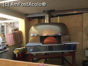 [P10] De aici ne-a venit pizza.  » foto by ADY57
 - 
<span class="allrVoted glyphicon glyphicon-heart hidden" id="av1060482"></span>
<a class="m-l-10 hidden" id="sv1060482" onclick="voting_Foto_DelVot(,1060482,4083)" role="button">șterge vot <span class="glyphicon glyphicon-remove"></span></a>
<a id="v91060482" class=" c-red"  onclick="voting_Foto_SetVot(1060482)" role="button"><span class="glyphicon glyphicon-heart-empty"></span> <b>LIKE</b> = Votează poza</a> <img class="hidden"  id="f1060482W9" src="/imagini/loader.gif" border="0" /><span class="AjErrMes hidden" id="e1060482ErM"></span>