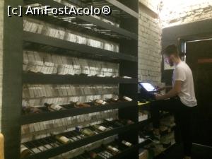 [P03] intre timp aruncam o privire si spre colectia de vinuri » foto by ADY57
 - 
<span class="allrVoted glyphicon glyphicon-heart hidden" id="av1063965"></span>
<a class="m-l-10 hidden" id="sv1063965" onclick="voting_Foto_DelVot(,1063965,4083)" role="button">șterge vot <span class="glyphicon glyphicon-remove"></span></a>
<a id="v91063965" class=" c-red"  onclick="voting_Foto_SetVot(1063965)" role="button"><span class="glyphicon glyphicon-heart-empty"></span> <b>LIKE</b> = Votează poza</a> <img class="hidden"  id="f1063965W9" src="/imagini/loader.gif" border="0" /><span class="AjErrMes hidden" id="e1063965ErM"></span>