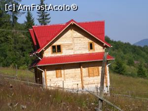 [P16] In poiana unde ne-am oprit se afla si o cabana, care parea ca face parte din peisaj.  » foto by liviu49
 - 
<span class="allrVoted glyphicon glyphicon-heart hidden" id="av1047269"></span>
<a class="m-l-10 hidden" id="sv1047269" onclick="voting_Foto_DelVot(,1047269,4091)" role="button">șterge vot <span class="glyphicon glyphicon-remove"></span></a>
<a id="v91047269" class=" c-red"  onclick="voting_Foto_SetVot(1047269)" role="button"><span class="glyphicon glyphicon-heart-empty"></span> <b>LIKE</b> = Votează poza</a> <img class="hidden"  id="f1047269W9" src="/imagini/loader.gif" border="0" /><span class="AjErrMes hidden" id="e1047269ErM"></span>