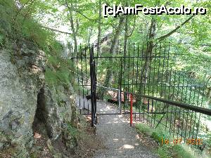 [P22] Cetatea Poienari - Poarta de acces.  » foto by iulianic
 - 
<span class="allrVoted glyphicon glyphicon-heart hidden" id="av694978"></span>
<a class="m-l-10 hidden" id="sv694978" onclick="voting_Foto_DelVot(,694978,4095)" role="button">șterge vot <span class="glyphicon glyphicon-remove"></span></a>
<a id="v9694978" class=" c-red"  onclick="voting_Foto_SetVot(694978)" role="button"><span class="glyphicon glyphicon-heart-empty"></span> <b>LIKE</b> = Votează poza</a> <img class="hidden"  id="f694978W9" src="/imagini/loader.gif" border="0" /><span class="AjErrMes hidden" id="e694978ErM"></span>