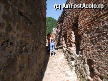 [P11] a se oserva diferenta de caramida-partea dreapta-;cred ca de la jumatea consructiei si-a adus aportul Vlad Tepes... » foto by trandafir 1970*
 - 
<span class="allrVoted glyphicon glyphicon-heart hidden" id="av32820"></span>
<a class="m-l-10 hidden" id="sv32820" onclick="voting_Foto_DelVot(,32820,4095)" role="button">șterge vot <span class="glyphicon glyphicon-remove"></span></a>
<a id="v932820" class=" c-red"  onclick="voting_Foto_SetVot(32820)" role="button"><span class="glyphicon glyphicon-heart-empty"></span> <b>LIKE</b> = Votează poza</a> <img class="hidden"  id="f32820W9" src="/imagini/loader.gif" border="0" /><span class="AjErrMes hidden" id="e32820ErM"></span>