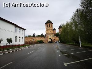 [P04] Parcarea din centrul localității Brebu și, în plan îndepărtat, complexul mânăstiresc » foto by crismis
 - 
<span class="allrVoted glyphicon glyphicon-heart hidden" id="av1213346"></span>
<a class="m-l-10 hidden" id="sv1213346" onclick="voting_Foto_DelVot(,1213346,4099)" role="button">șterge vot <span class="glyphicon glyphicon-remove"></span></a>
<a id="v91213346" class=" c-red"  onclick="voting_Foto_SetVot(1213346)" role="button"><span class="glyphicon glyphicon-heart-empty"></span> <b>LIKE</b> = Votează poza</a> <img class="hidden"  id="f1213346W9" src="/imagini/loader.gif" border="0" /><span class="AjErrMes hidden" id="e1213346ErM"></span>