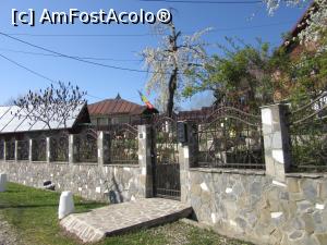 [P18] Casă ˝prosperă˝. Deşi nu era sărbătoare era arborat drapelul naţional » foto by Michi
 - 
<span class="allrVoted glyphicon glyphicon-heart hidden" id="av1295209"></span>
<a class="m-l-10 hidden" id="sv1295209" onclick="voting_Foto_DelVot(,1295209,4099)" role="button">șterge vot <span class="glyphicon glyphicon-remove"></span></a>
<a id="v91295209" class=" c-red"  onclick="voting_Foto_SetVot(1295209)" role="button"><span class="glyphicon glyphicon-heart-empty"></span> <b>LIKE</b> = Votează poza</a> <img class="hidden"  id="f1295209W9" src="/imagini/loader.gif" border="0" /><span class="AjErrMes hidden" id="e1295209ErM"></span>