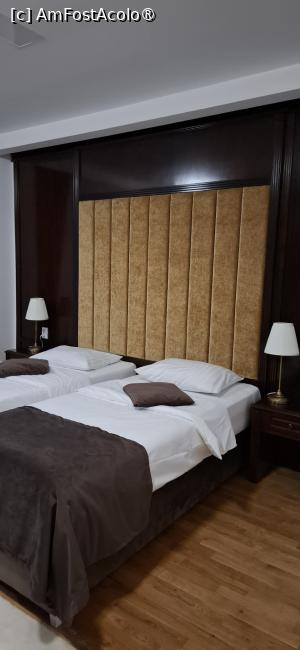 [P11] Gura Humorului - Hotel Restaurant 'Club Bucovina'. În camera 106. » foto by iulianic
 - 
<span class="allrVoted glyphicon glyphicon-heart hidden" id="av1479652"></span>
<a class="m-l-10 hidden" id="sv1479652" onclick="voting_Foto_DelVot(,1479652,4108)" role="button">șterge vot <span class="glyphicon glyphicon-remove"></span></a>
<a id="v91479652" class=" c-red"  onclick="voting_Foto_SetVot(1479652)" role="button"><span class="glyphicon glyphicon-heart-empty"></span> <b>LIKE</b> = Votează poza</a> <img class="hidden"  id="f1479652W9" src="/imagini/loader.gif" border="0" /><span class="AjErrMes hidden" id="e1479652ErM"></span>