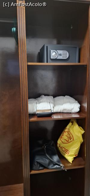 [P15] Gura Humorului - Hotel Restaurant 'Club Bucovina'. În camera 106. » foto by iulianic
 - 
<span class="allrVoted glyphicon glyphicon-heart hidden" id="av1479656"></span>
<a class="m-l-10 hidden" id="sv1479656" onclick="voting_Foto_DelVot(,1479656,4108)" role="button">șterge vot <span class="glyphicon glyphicon-remove"></span></a>
<a id="v91479656" class=" c-red"  onclick="voting_Foto_SetVot(1479656)" role="button"><span class="glyphicon glyphicon-heart-empty"></span> <b>LIKE</b> = Votează poza</a> <img class="hidden"  id="f1479656W9" src="/imagini/loader.gif" border="0" /><span class="AjErrMes hidden" id="e1479656ErM"></span>