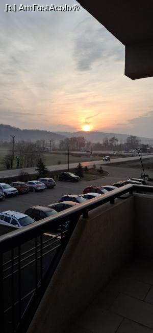 [P24] Gura Humorului - Hotel Restaurant 'Club Bucovina'. Răsărit de soare - vedere din balcon. » foto by iulianic
 - 
<span class="allrVoted glyphicon glyphicon-heart hidden" id="av1479665"></span>
<a class="m-l-10 hidden" id="sv1479665" onclick="voting_Foto_DelVot(,1479665,4108)" role="button">șterge vot <span class="glyphicon glyphicon-remove"></span></a>
<a id="v91479665" class=" c-red"  onclick="voting_Foto_SetVot(1479665)" role="button"><span class="glyphicon glyphicon-heart-empty"></span> <b>LIKE</b> = Votează poza</a> <img class="hidden"  id="f1479665W9" src="/imagini/loader.gif" border="0" /><span class="AjErrMes hidden" id="e1479665ErM"></span>